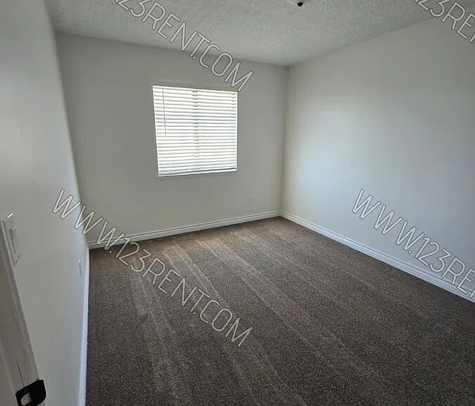 9817 N Loop Blvd #B — Photo 12