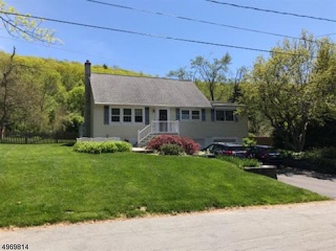 1st image of 17 Lincoln Ave