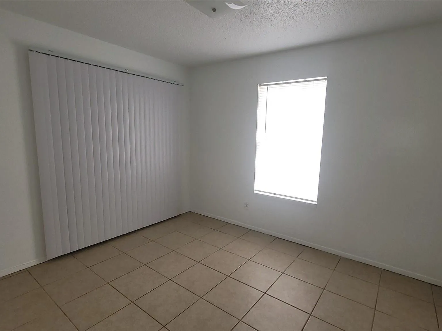 2 bed, 1.0 bath, 1000 sqft, $1,100 — Photo 4