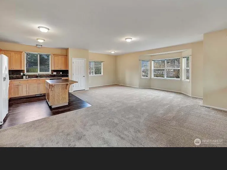 262 SE Andrews St — Photo 3