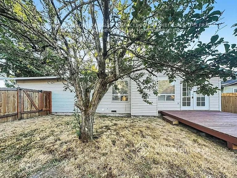 12428 42nd Ave NE — Photo 18