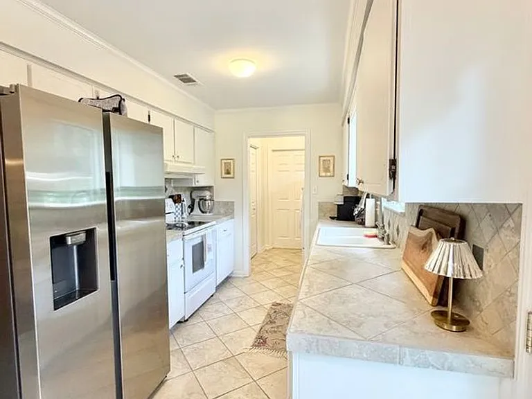 490 Strathy Hall Dr — Photo 10