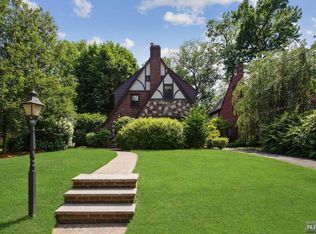 348 Winthrop Rd, Teaneck, NJ 07666