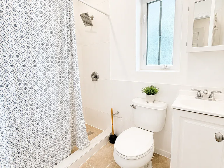 1540 Jefferson Ave #2 — Photo 11