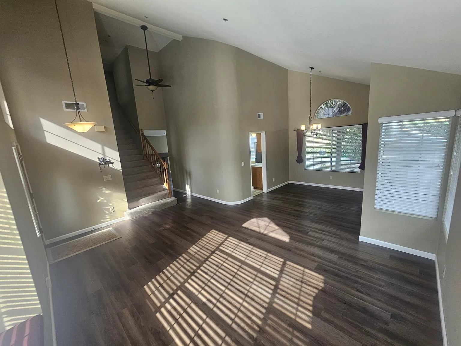 3 bed, 1818 sqft, $4,250 — Photo 3