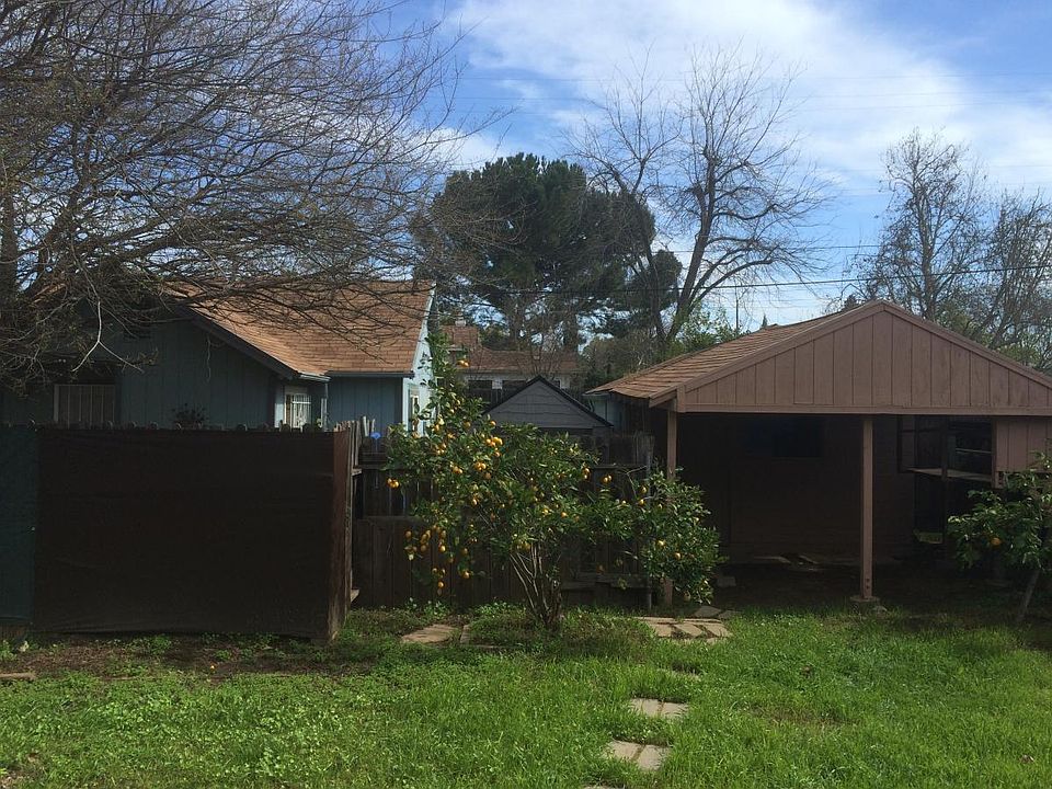 Backyard w/garage