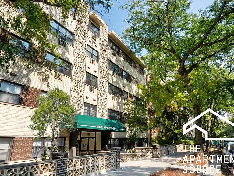 512 W Briar Pl #209 — Photo 3