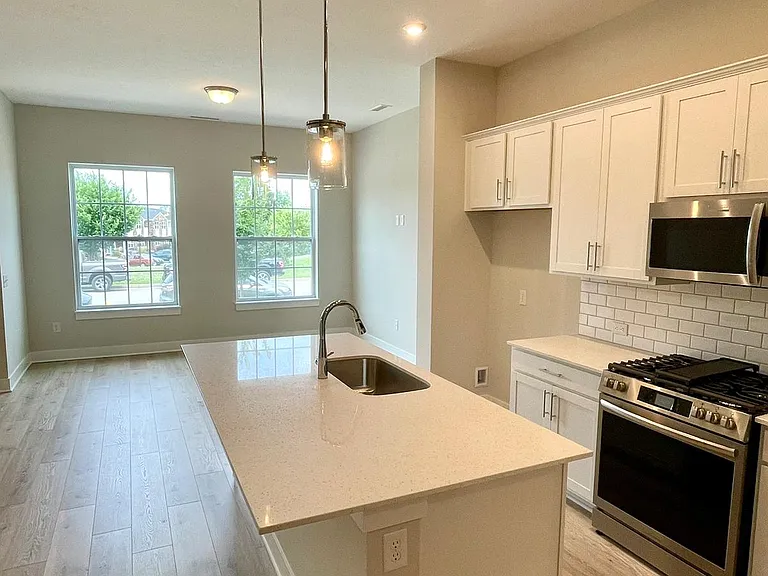 736 Kinzer Ave — Photo 6