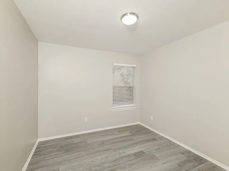 411 Saul St — Photo 13