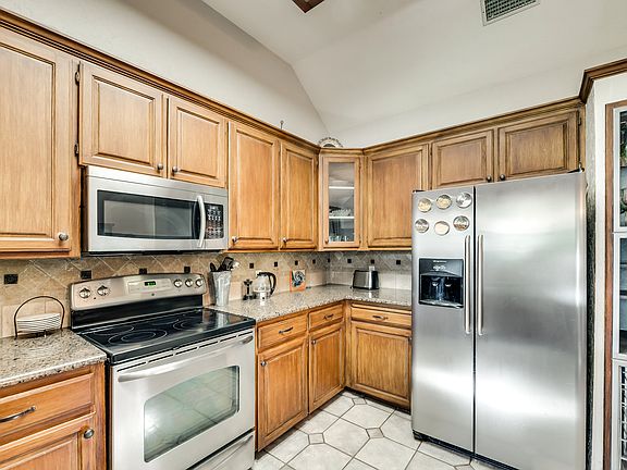 5th image of 309 Creekside Dr