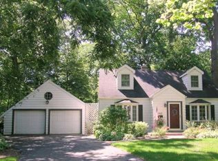 948 Sylvan Cir, Naperville, IL