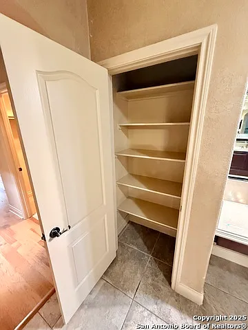 215 Evans Oak Ln — Photo 17