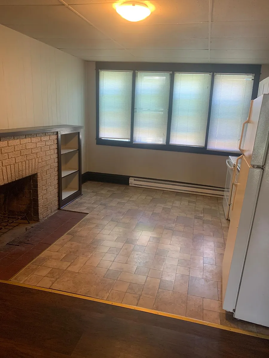 Kitchen - 501 N Elson St #1