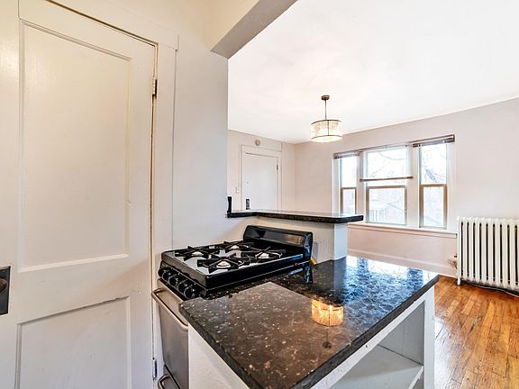 3rd image of 1226-1226 N Marion St #8