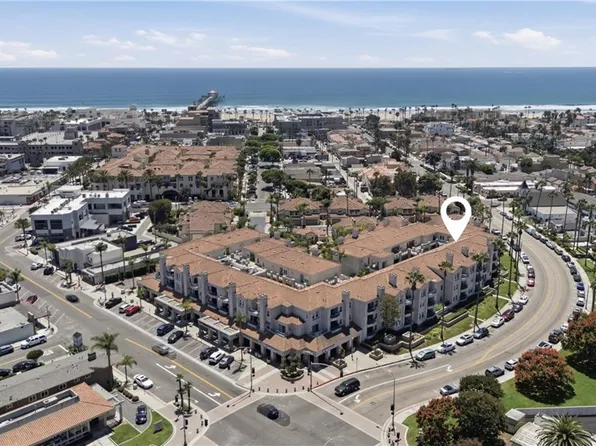415 Townsquare Ln, Huntington Beach, CA 92648