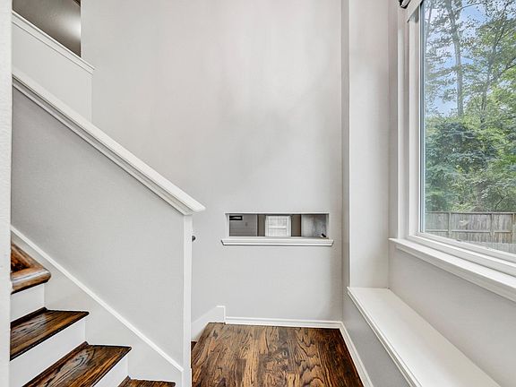 3rd image of 82 Marble Rock Pl