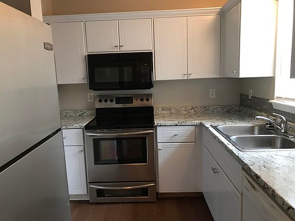 3rd image of 200 Applecross Dr