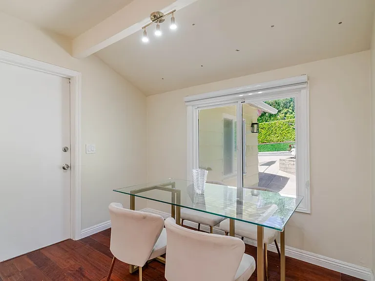 660 Woodbury Rd — Photo 14