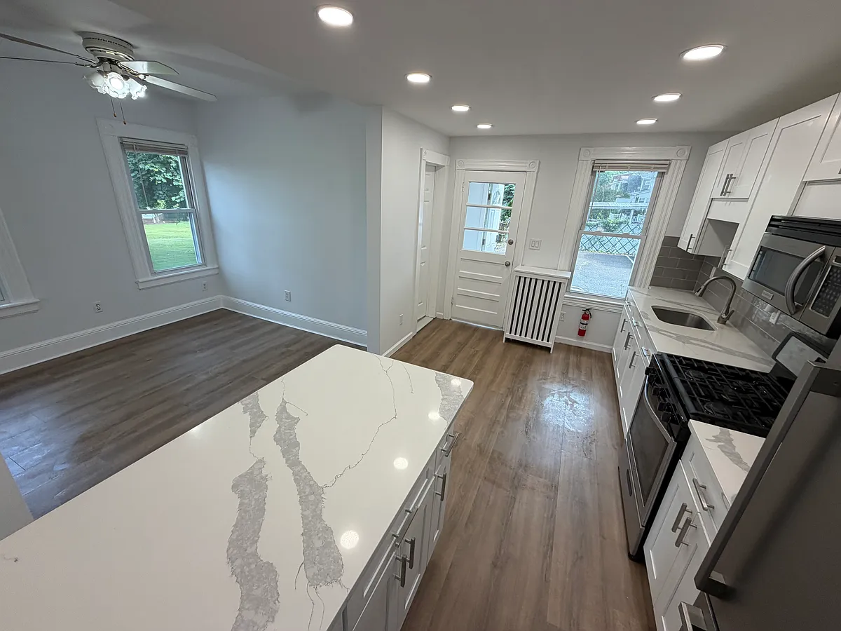 Building Photo - 305 Totowa Rd #1