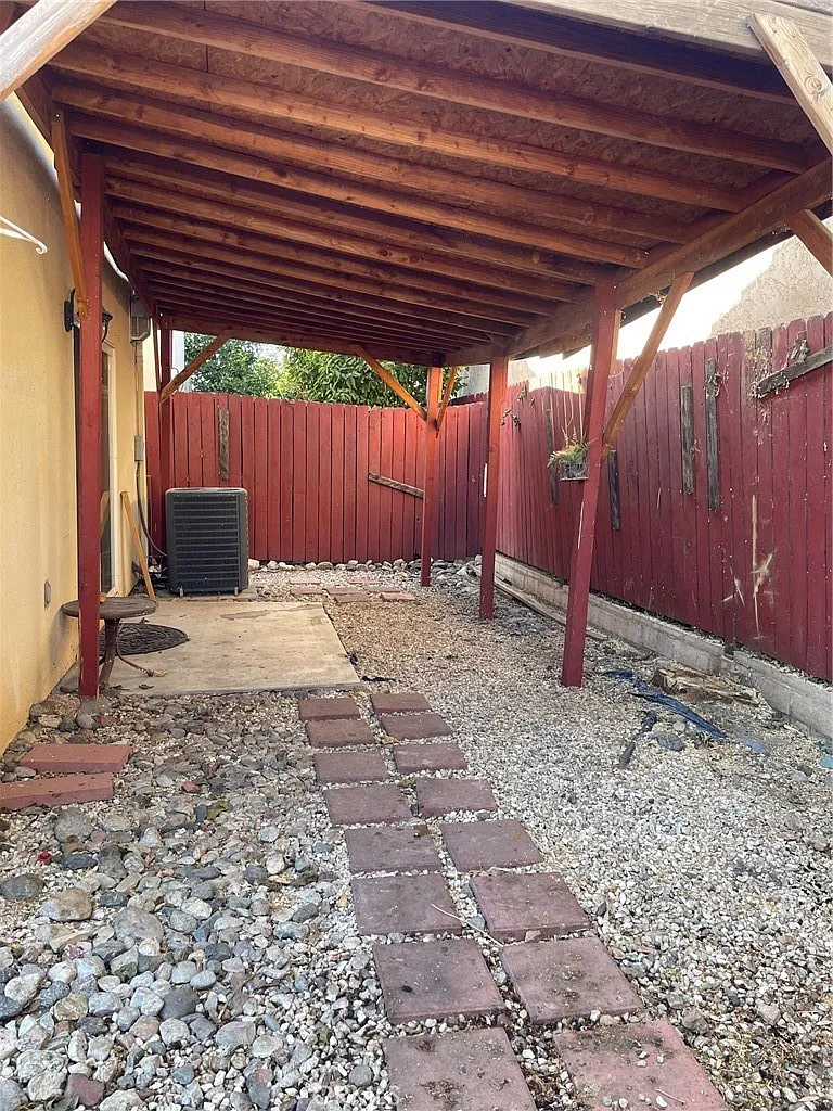 4 bed, 1542 sqft, $4,099 — Photo 3