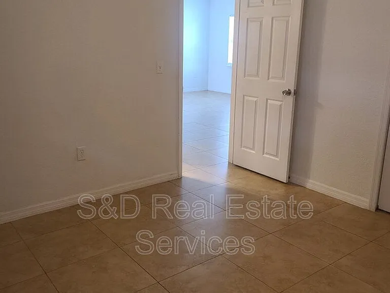 2415 S Crystal Lake Dr — Photo 8