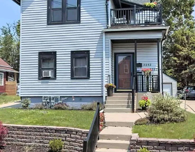2252 S Winchester St — Photo 1