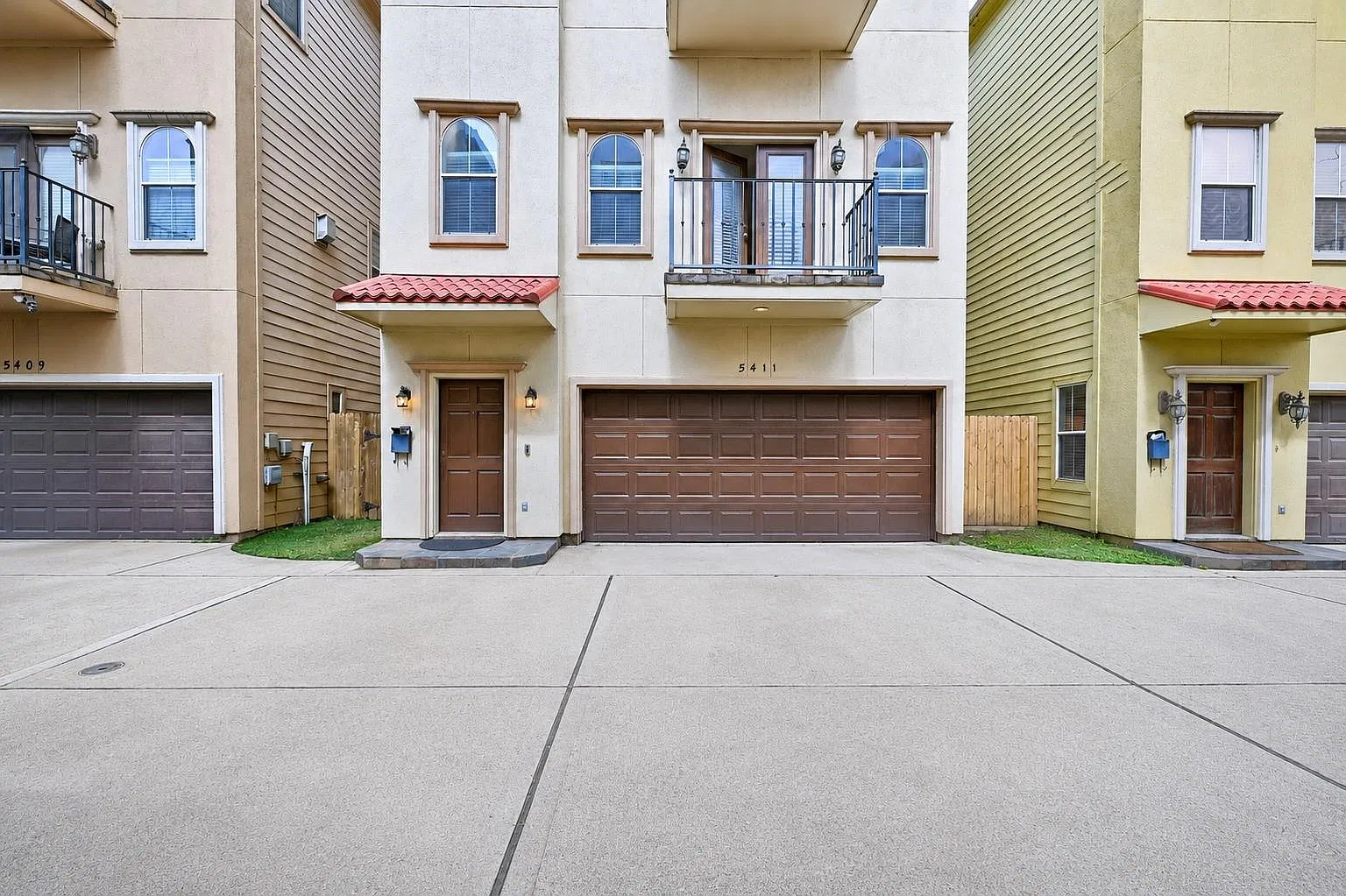 3 bed, 3.5 bath, 2047 sqft, $2,500 — Photo 1