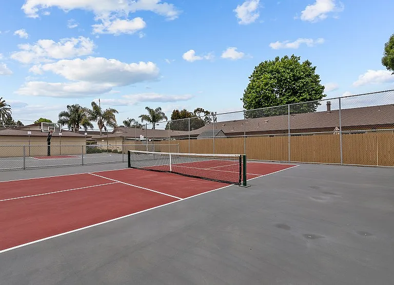 Huntington Garden Apartments — Photo 3