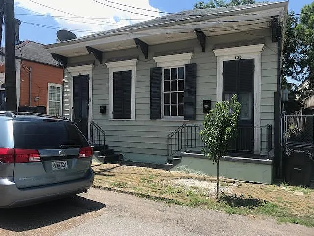 1122 Columbus St — Photo 1