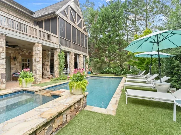 542 Hillside Dr NW, Atlanta, GA 30342