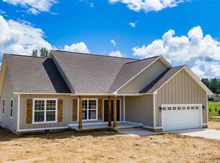 95 Edgewood St, Rainsville, AL 35986