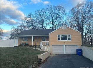 29 Elaine Dr E, Broad Brook, CT 06016