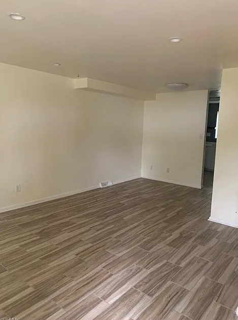2 bed, 1.5 bath, 992 sqft, $1,300 — Photo 3