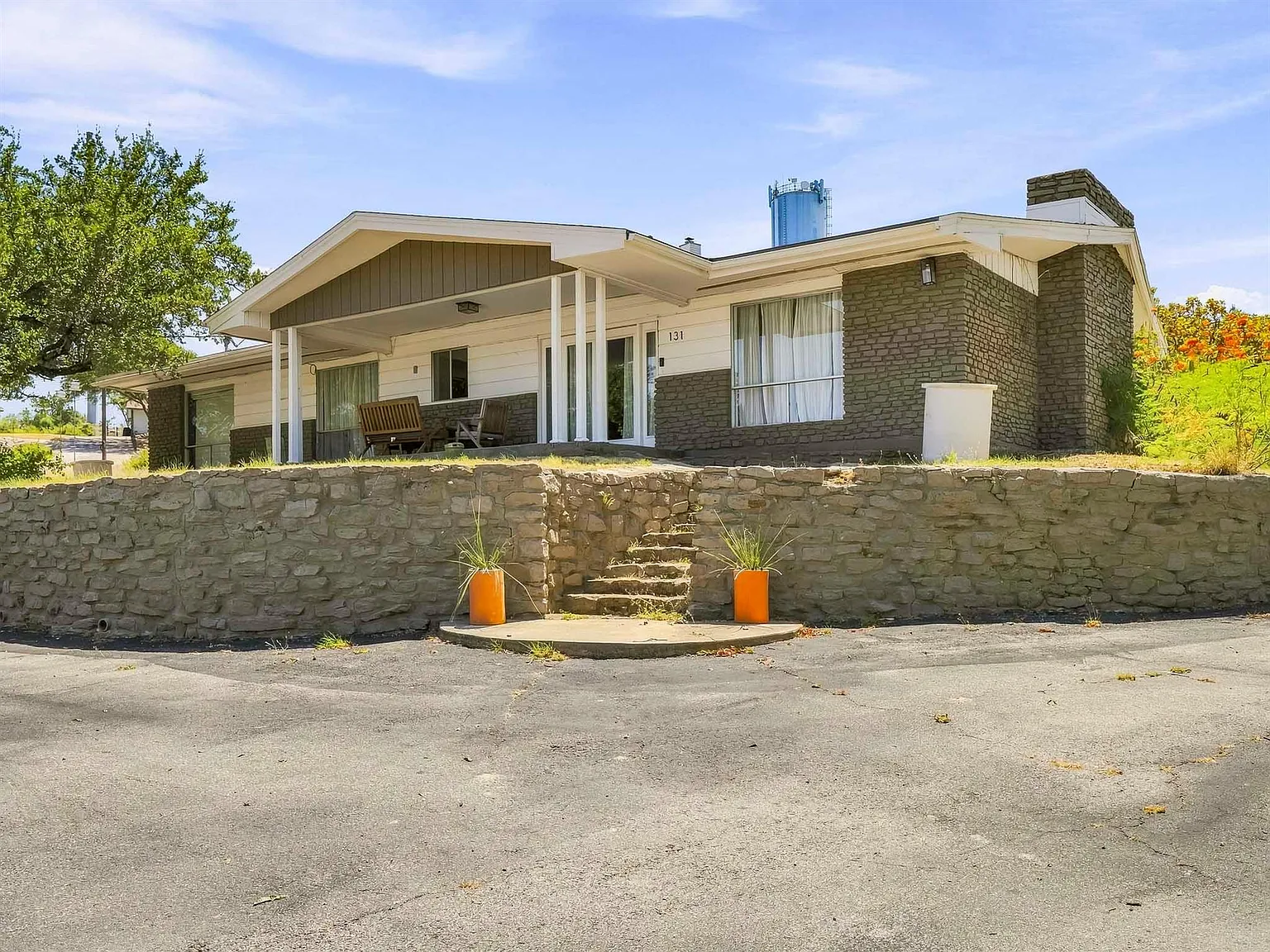 3 bed, 2.0 bath, 1824 sqft, $3,100 — Photo 2