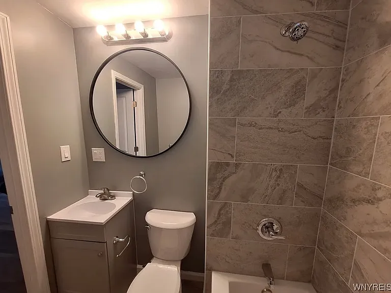 200 W Tupper St #1 — Photo 15