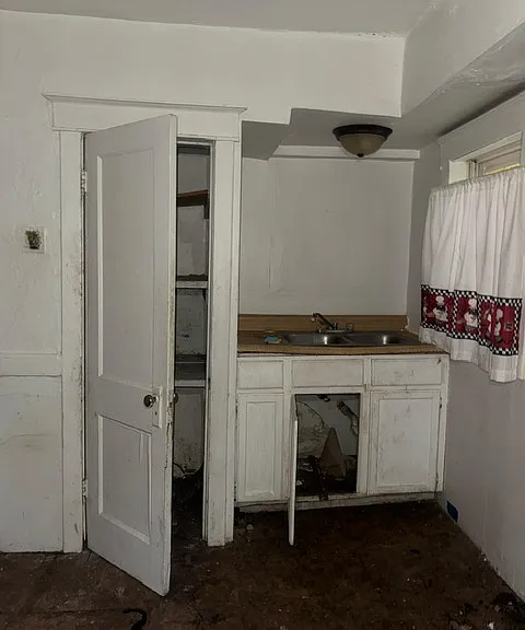 3738 Sylvan Pl — Photo 9