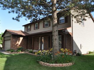 303 Cascade Dr, Crystal Lake, IL 60012