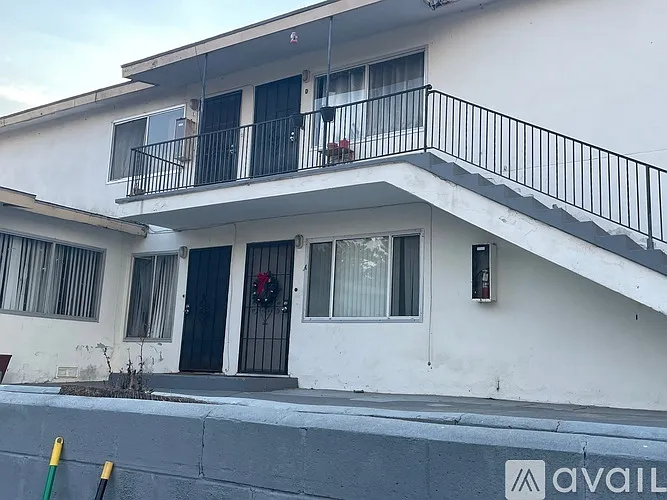 3241 Franklin Ave #B — Photo 1
