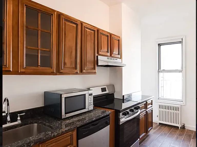 165 Monitor St #3 — Photo 7