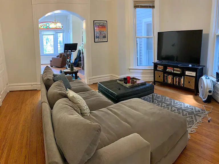 1063 W Cornelia Ave #1 — Photo 2