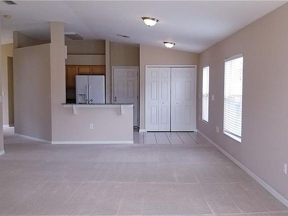 4th image of 7868 Carriage Pointe Dr