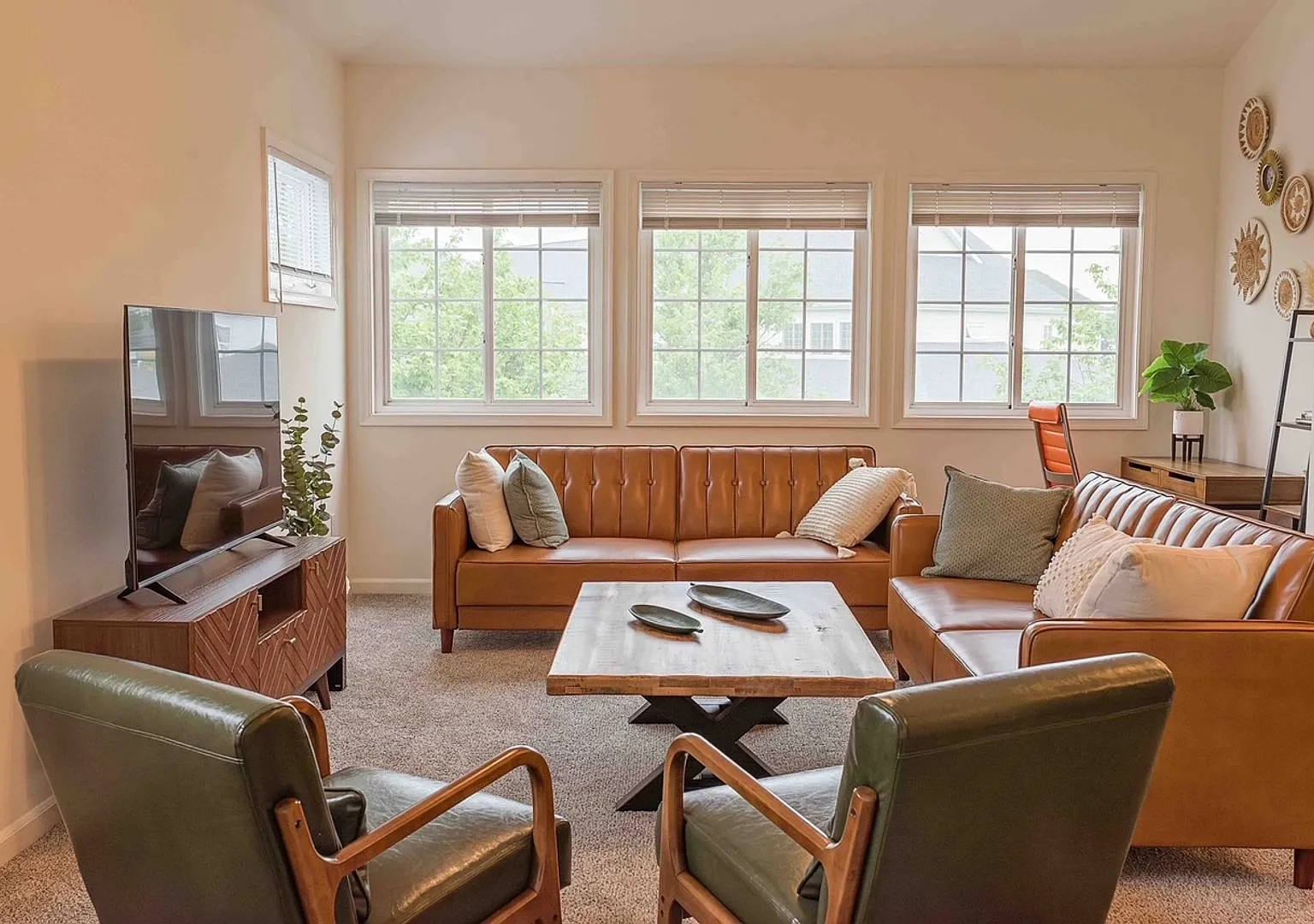 2nd floor condo in Villas at Bay Crossing with one car garage and community pool! — Photo 3