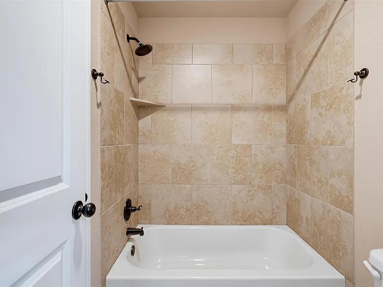 6033 Roma St — Photo 24