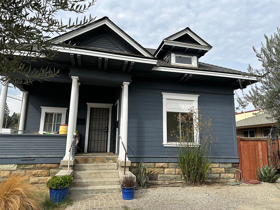 1st image of 301 E Santa Paula St #1/2
