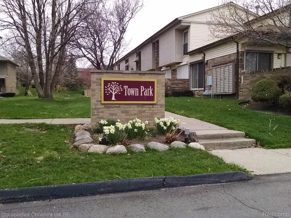 1927 Pembridge Pl, Detroit, MI 48207