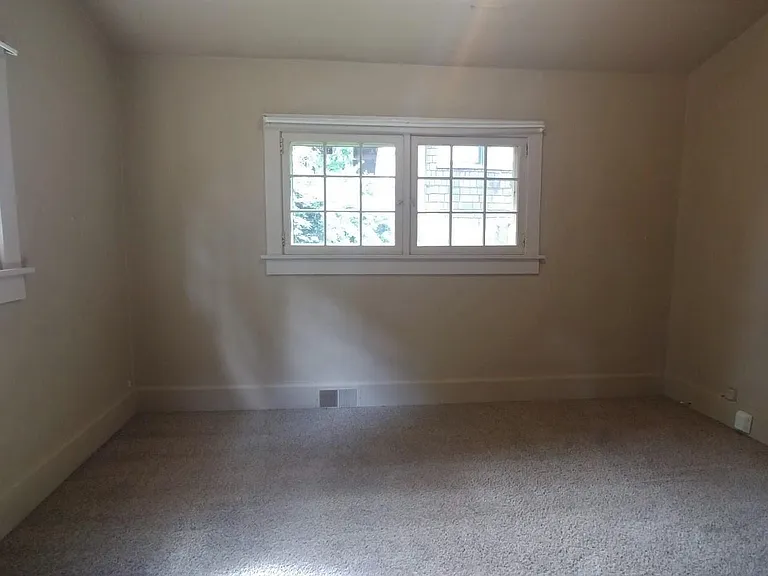 1030 NE Indiana St — Photo 9