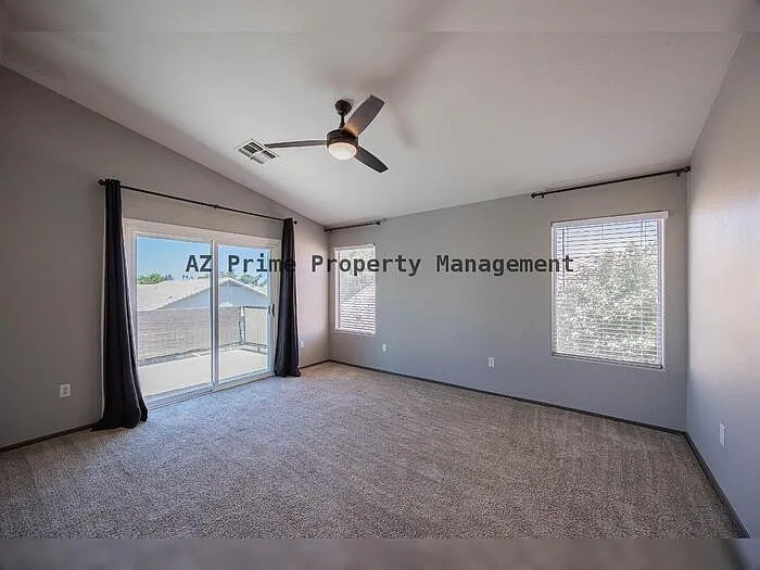 868 W Tremaine Ave — Photo 16