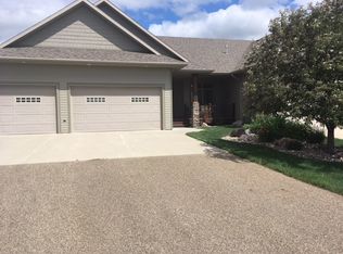 3746 Bogey Dr, Bismarck, ND 58503