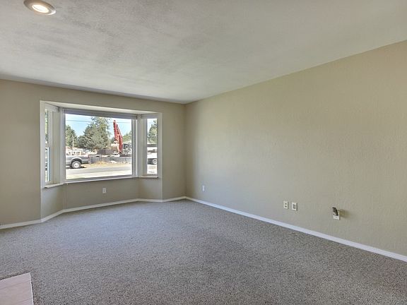 5th image of 118 123rd St E