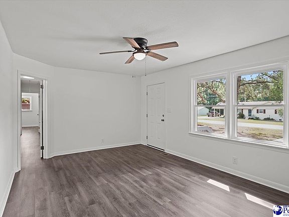 3rd image of 403 Diane Dr